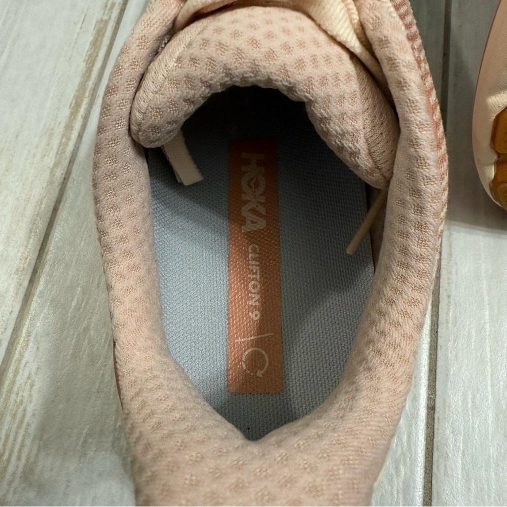 Hoka Clifton 9 Sneakers Women's Size 6.5 Sandstone
Cream - Picture 7 of 8